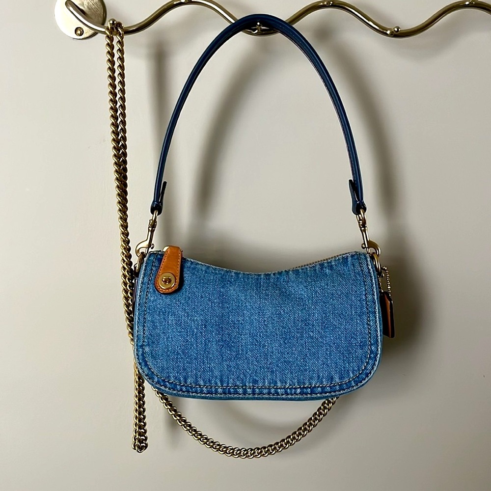 Coach Denim Swinger 20 with Coach Dinky Chain